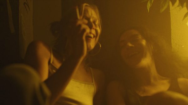 Erupcja film image; two people laughing together