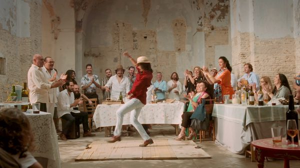 Farruquito film image; person dancing for a crowd