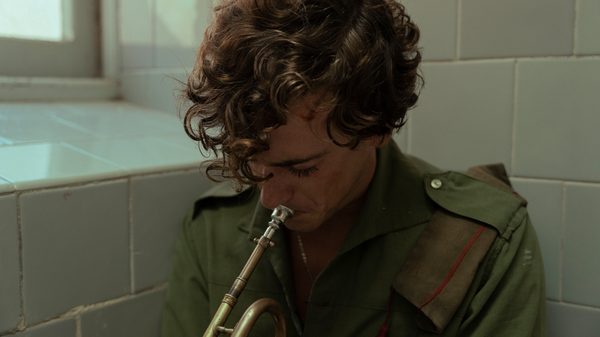 La Bola Negra film image; man playing a trumpet